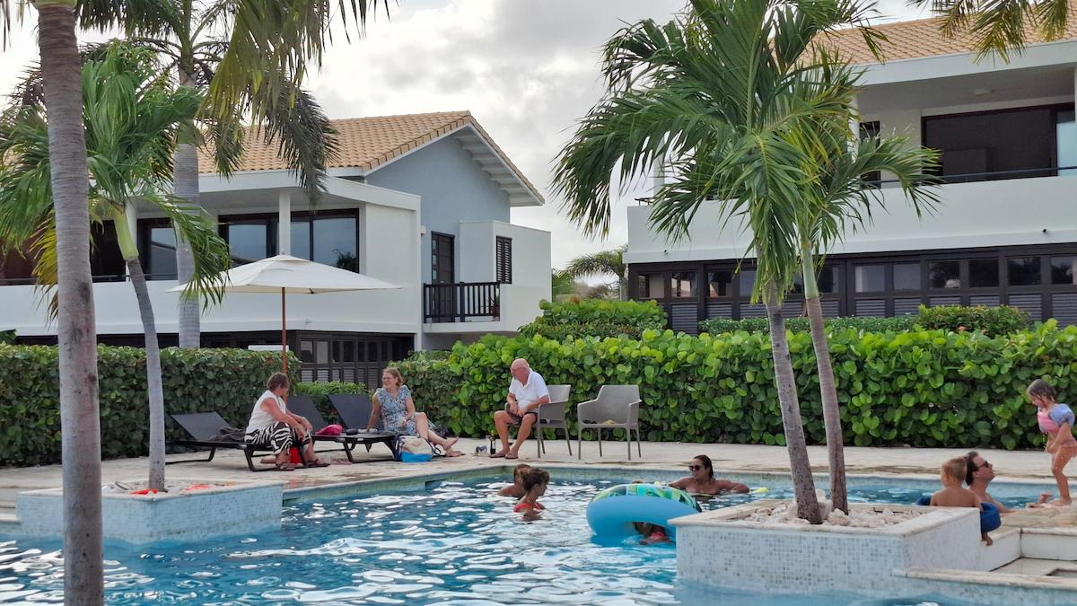 BlueBay Resort zwembad