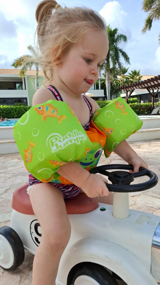BlueBay resort Sanne rondom zwembad
